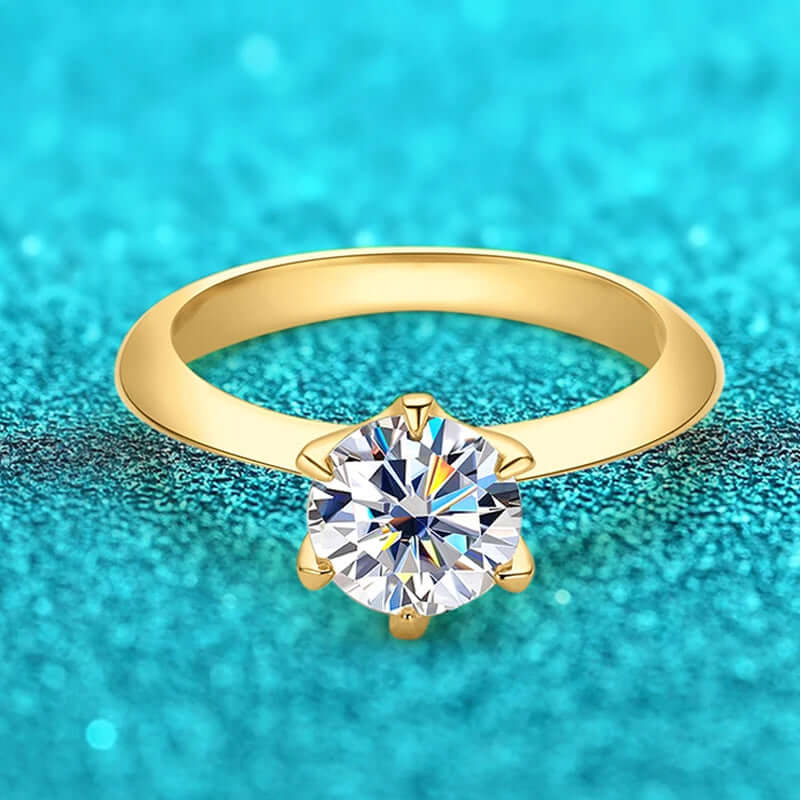 Anel Feminino em Prata Esterlina Banhado a Ouro Com Pedra Brilhante Moissanite